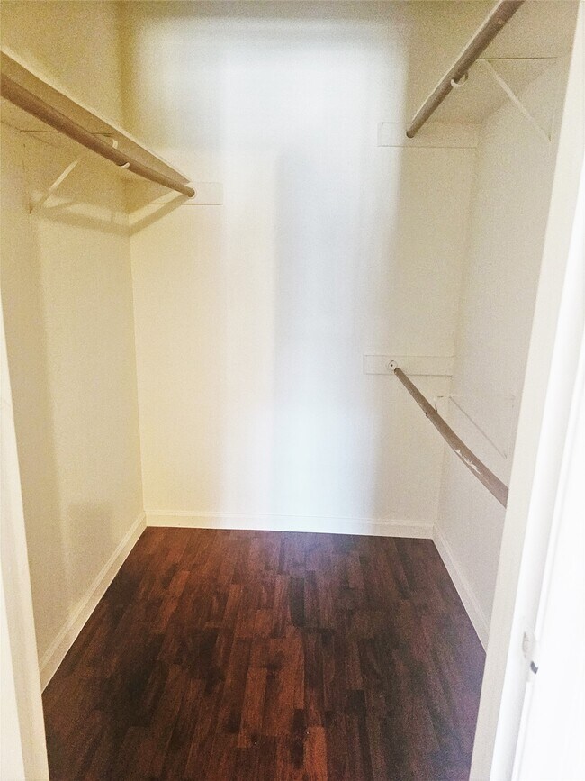 Building Photo - 10689 Braes Bend Dr