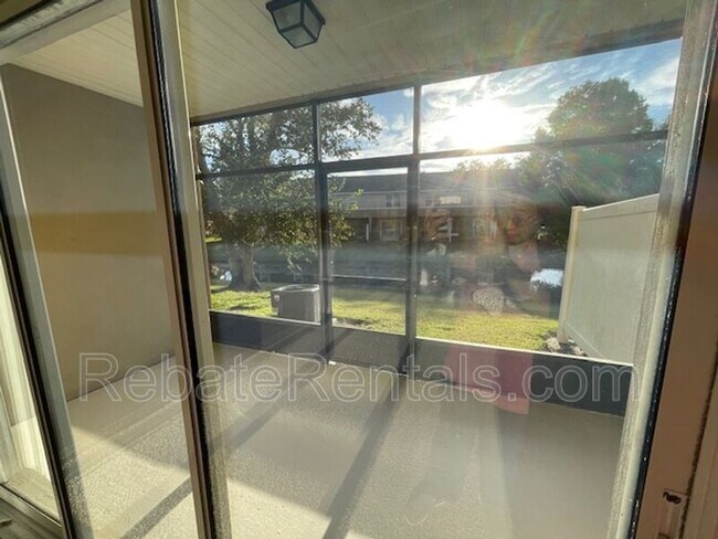 Building Photo - 13026 Sunset Lake Dr