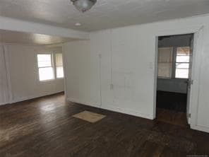 Building Photo - 2025 W Birch Ave