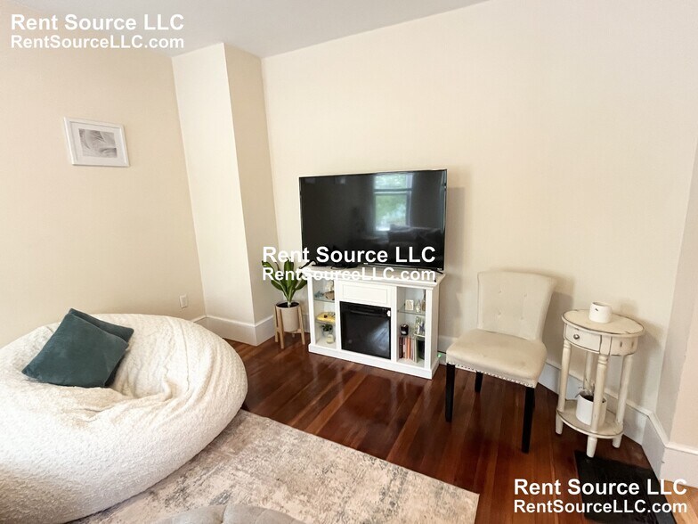 Building Photo - 15 Sargent Ave