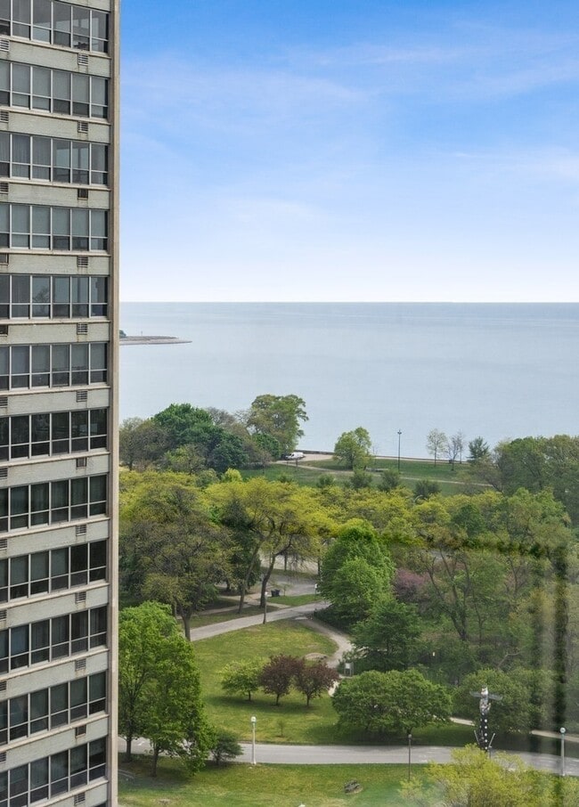 Building Photo - 3550 N Lake Shore Dr