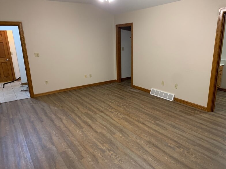 Master bedroom - N2092 Schacht Rd