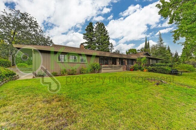 Building Photo - 9635 Oak Leaf Way