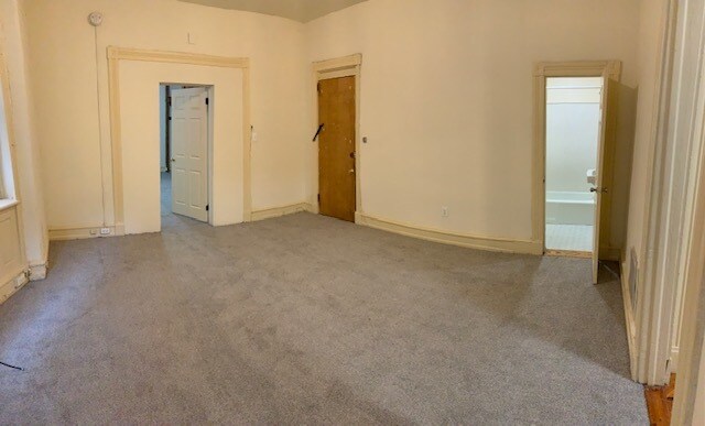 Building Photo - 4021 Pine St