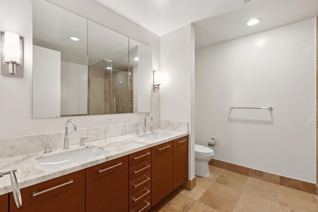 Building Photo - 301 Mission St