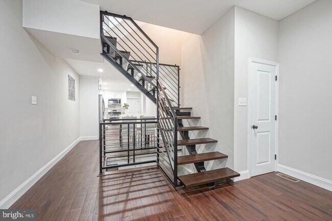 Building Photo - 2538 Turner St