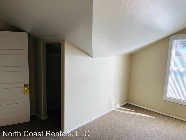 Building Photo - 400 N Holladay Dr