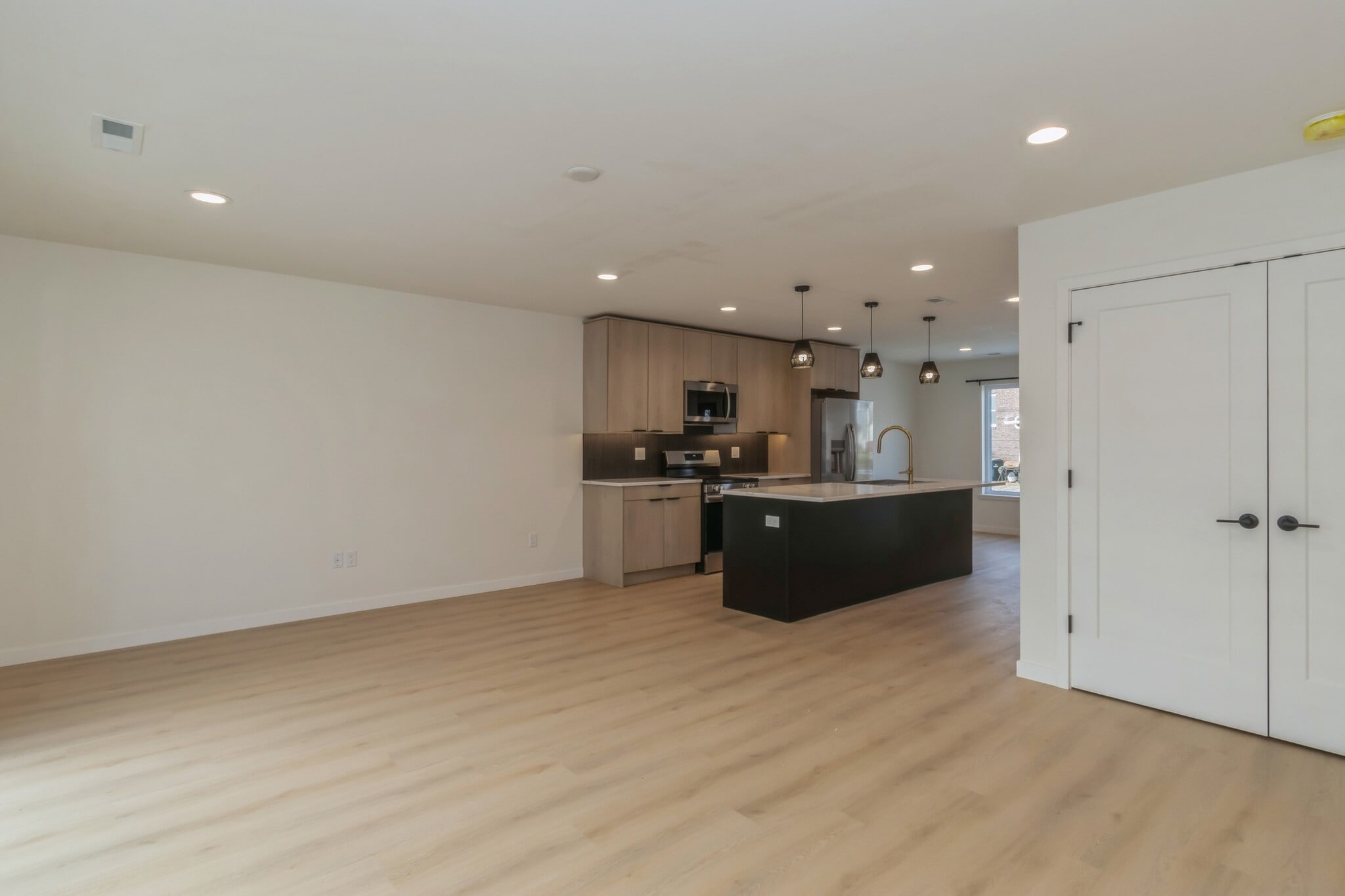 Building Photo - 417 C Ave NW