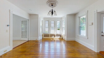 Building Photo - 10 Barrows St