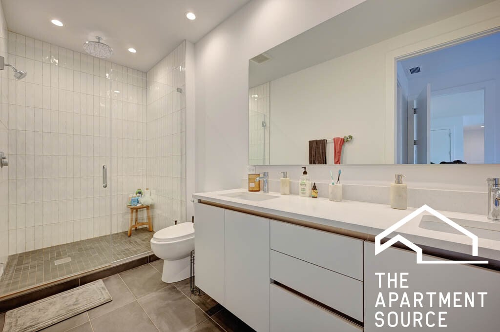 Building Photo - 1701 W Webster Ave