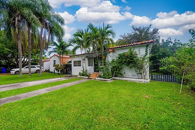 Frontyard - 2111 SW 24th St