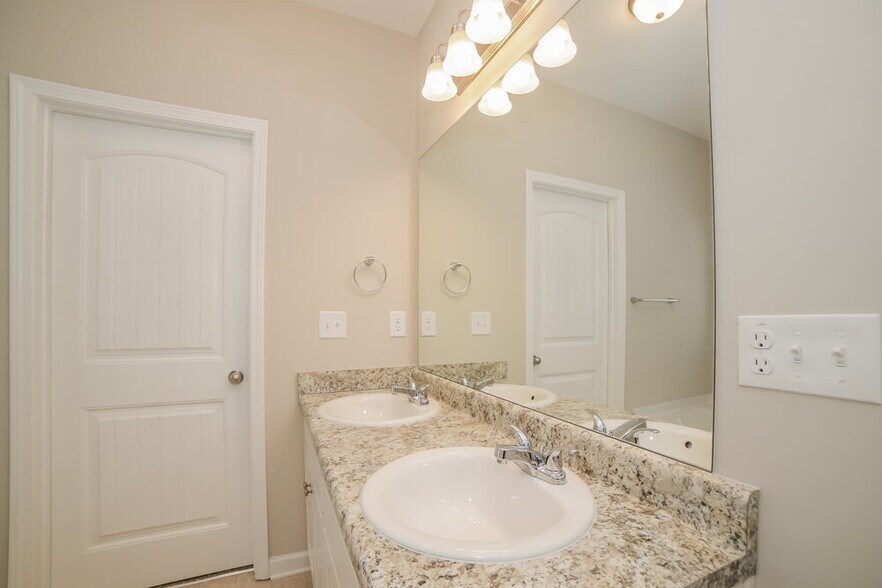 Building Photo - 312 Spruce Creek Ln