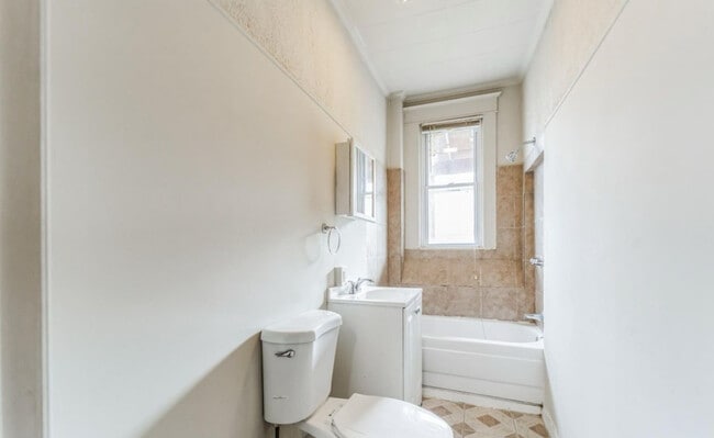 Building Photo - 2934 Clifton Park Terrace