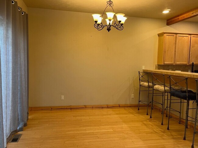 Building Photo - Charming 3 Bed + Loft Row Home in Quiet Neighborhood | 2.5 Baths | 2-Car Garage