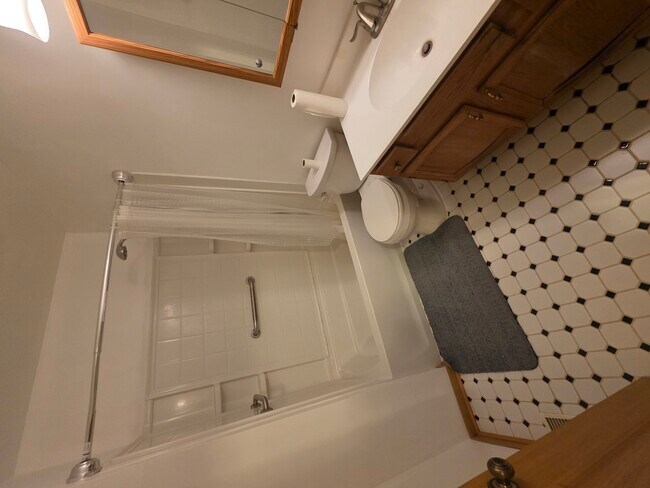 Building Photo - 4601 Olmstead Dr