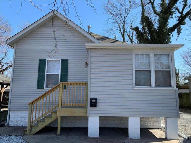 Front of the house - 1610 Maple St.