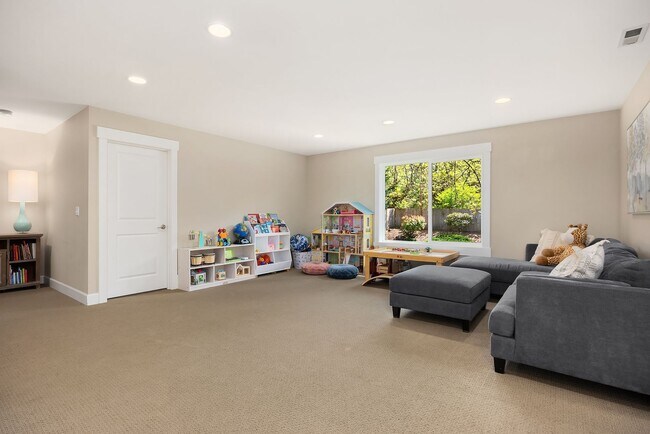 Building Photo - Bainbridge Island Home