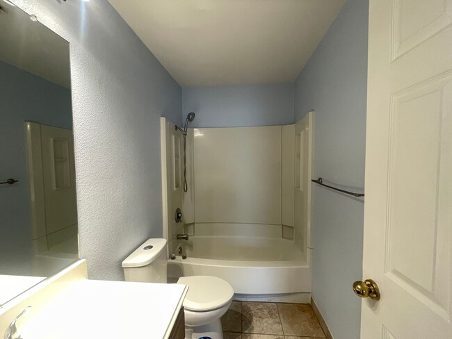 Building Photo - Fremont - Gated Community 2 Bed Townhouse