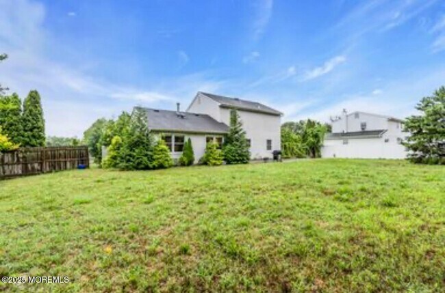 Building Photo - 2300 Oak Knoll Dr
