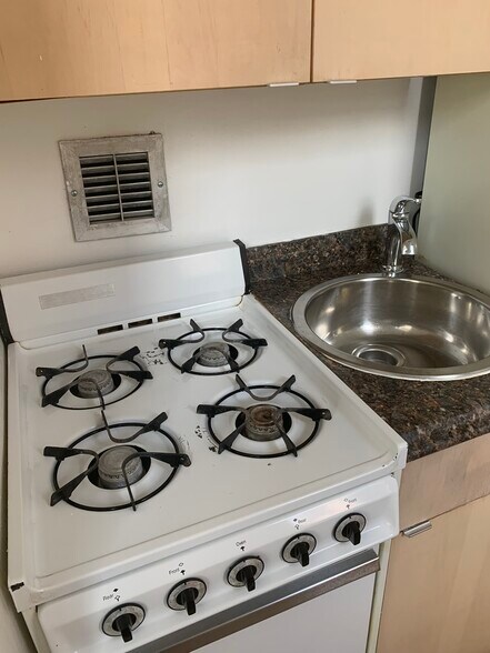 Gas Kitchen - 1111 Arlington