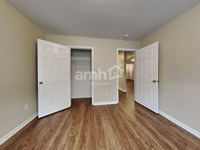 Building Photo - 508 Shoresbrook Rd