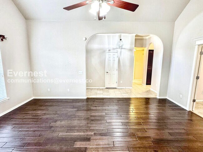 Building Photo - Charming 3-Bed, 2-Bath Home with Fenced Backyard & 2-Car Garage