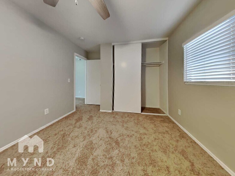 Building Photo - 11529 W Flores Dr