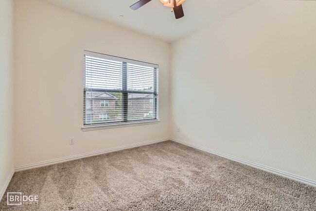 Building Photo - 1349 Lakecrest Ln