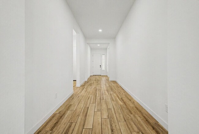 Building Photo - 1277 E Tonto Dr