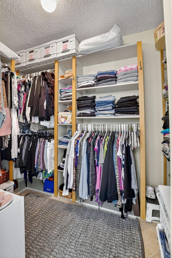 Building Photo - 6205 Balboa Cir