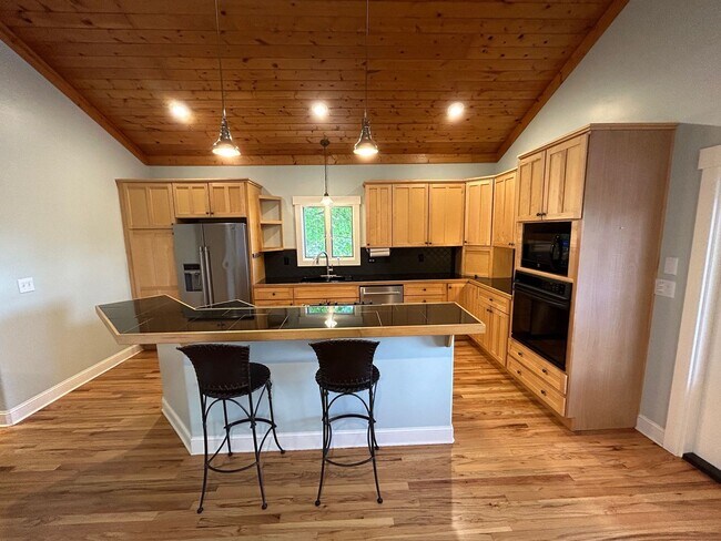 Building Photo - Central AVL - Custom Built, Made for Enter...