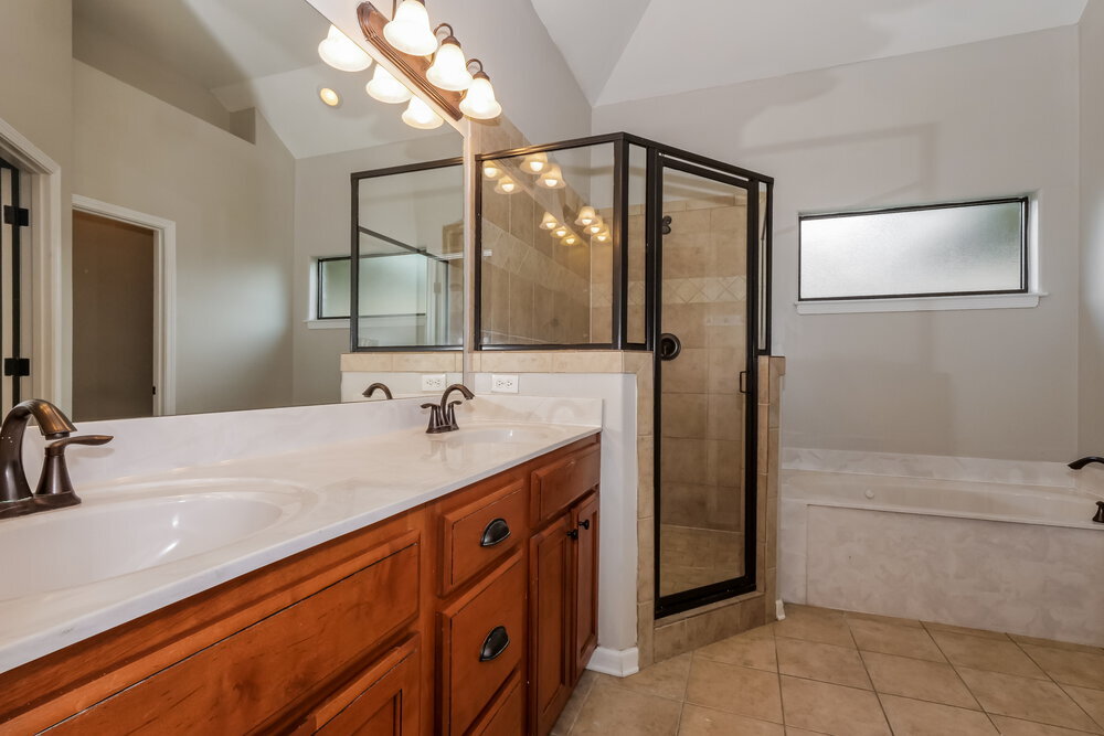 Building Photo - 450 Garden Springs Dr