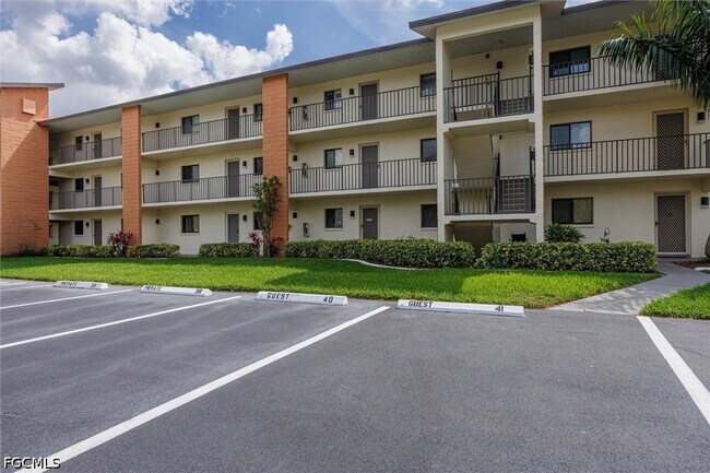 Building Photo - 16200 Bay Pointe Blvd