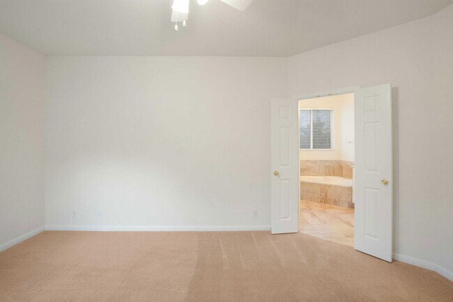 Building Photo - 2514 Crenshaw Dr