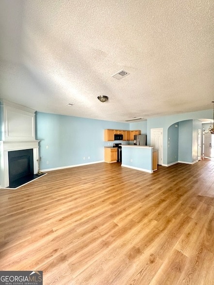 Building Photo - 3871 Pleasant Oaks Dr