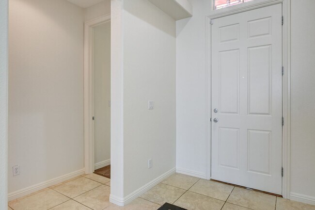 Building Photo - Single Family Home on 20k SQFT Lot in Gated Community