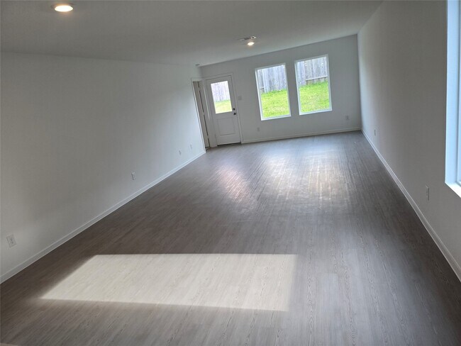 Building Photo - 25561 Blossom Ct