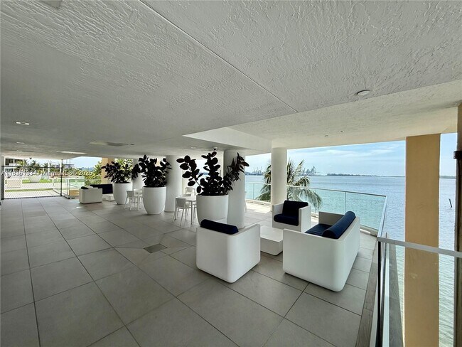Building Photo - 770 Claughton Island Dr