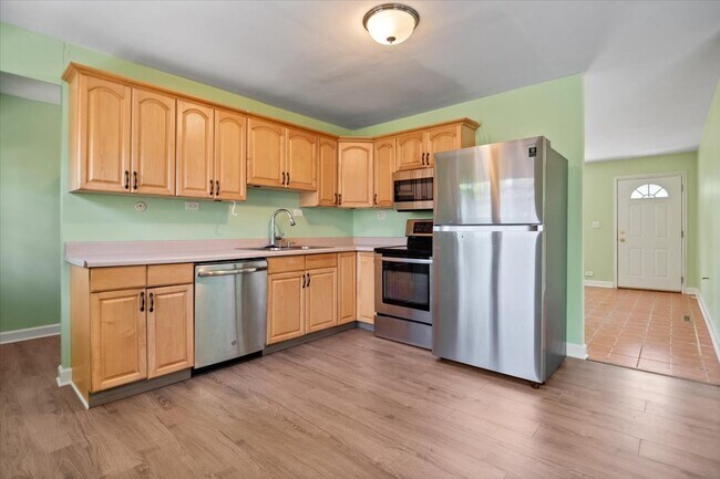 Building Photo - 500 Cherry Cir
