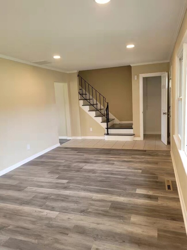 Building Photo - 520 Williamsburg Rd