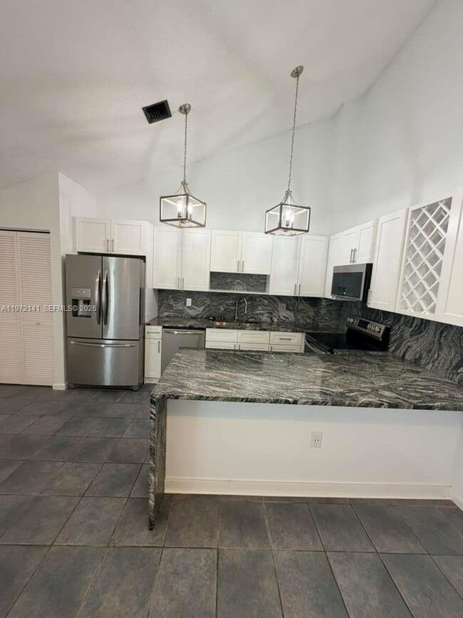 Building Photo - 1350 Periwinkle Pl