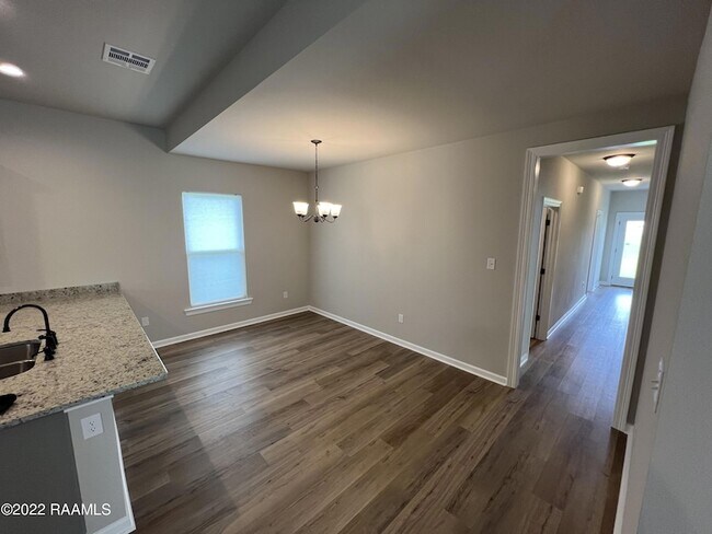 Building Photo - 307 Grassy Meadows Ln