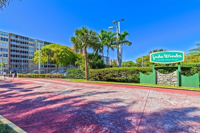 Building Photo - 1770 NE 191st St