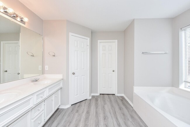 Building Photo - 3935 Carters Lake Dr