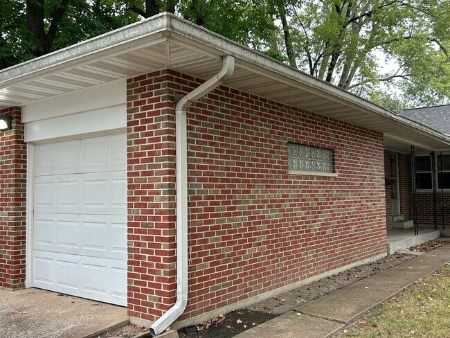 Building Photo - 203 N 7th St