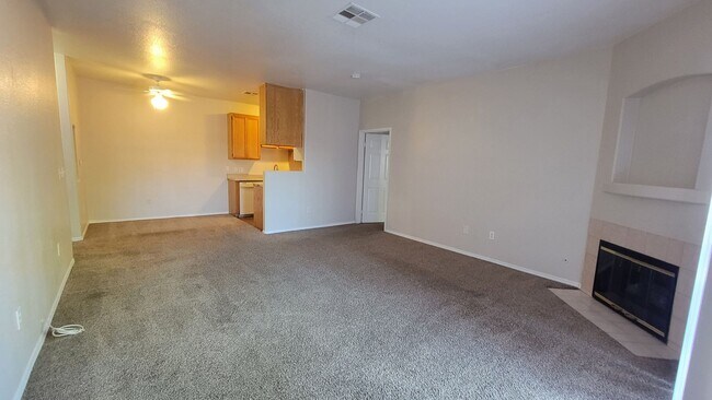 Building Photo - 4730 E Craig Rd