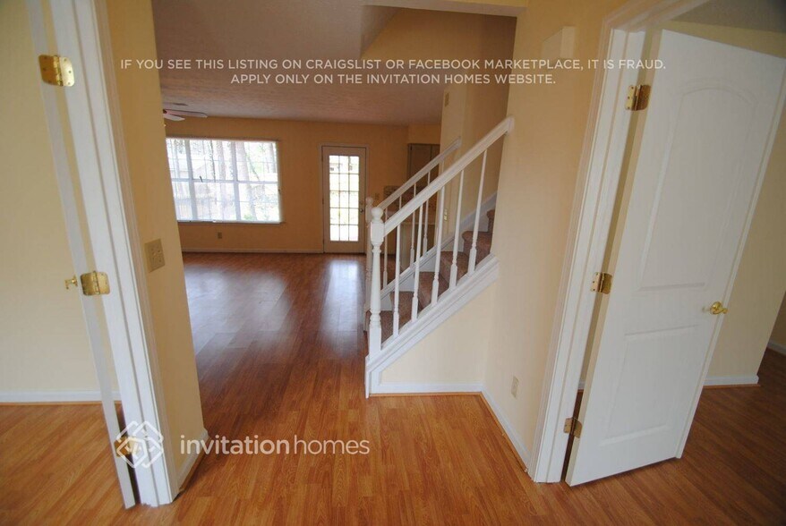 Building Photo - 4220 E Meadow Dr
