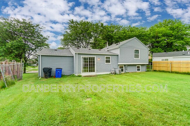 Building Photo - 3539 Turret Green Dr