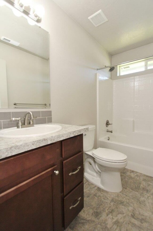 Building Photo - Immaculate Single-Level Home