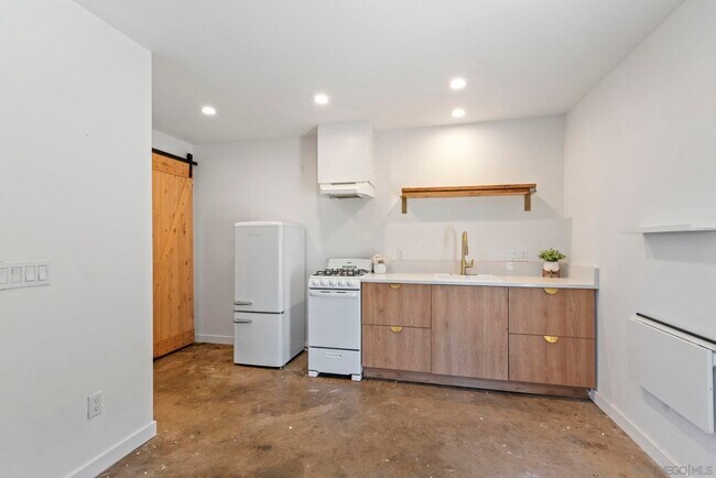 Building Photo - 2548 Violet St